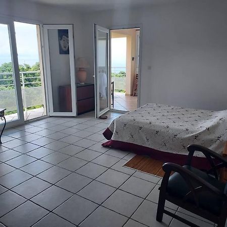 Grand Studio En Bas De Villa Avec Vue Sur Mer Au Carbet ลาการ์เบต์ ภายนอก รูปภาพ